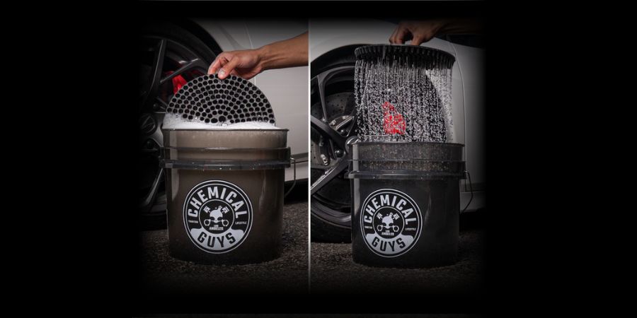 Kbelík je perfektní volbou pro bezpečné mytí pomocí dvoukbelíkové metody. Doporučujeme kombinovat s filtrační vložkou DIRTTRAP, která zachytí nečistoty na dně a pomáhá minimalizovat riziko poškrábání laku.