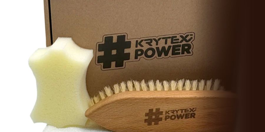 Kefa KrytexPower je ideální nástroj pro profesionální i domácí péči o kožené povrchy. Vyrobena z vysokokvalitního bukového dřeva, je nejen šetrná k životnímu prostředí, ale také odolná a pohodlná na držení, díky ergonomické rukojeti, která poskytuje bezpečný a jistý úchop.
