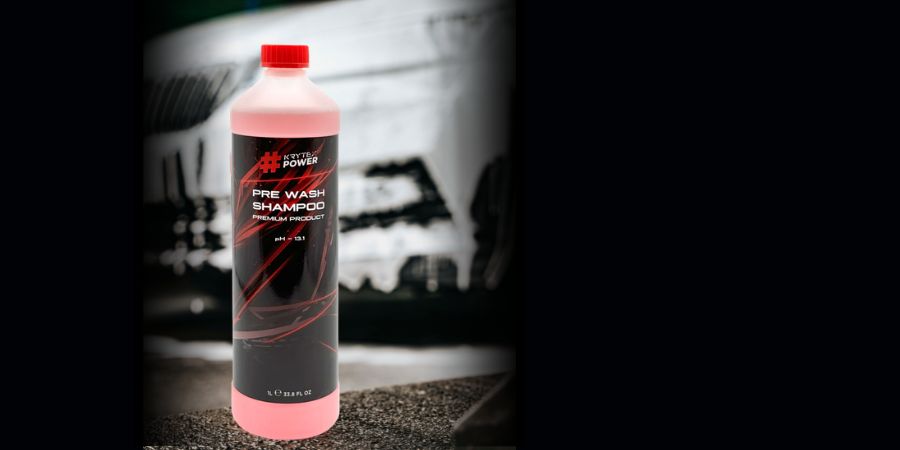 KRYTEX Pre Wash Shampoo 1L je určen výhradně jako předmycí prostředek a není vhodný pro ruční mytí. Díky svým agresivnějším čisticím vlastnostem se používá pouze v první fázi mytí, kde uvolňuje a odděluje silné nečistoty od povrchu vozidla. Zároveň pomáhá udržovat mycí kartáče a nástroje čisté, čímž přispívá k jejich delší životnosti.