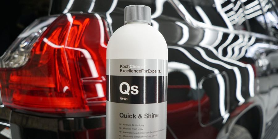 Koch-Chemie Quick & Shine 1 l je rychlý detailer na lak, sklo a plasty. Odstraňuje lehké nečistoty, zvýrazňuje lesk a odpuzuje vodu a nečistoty.